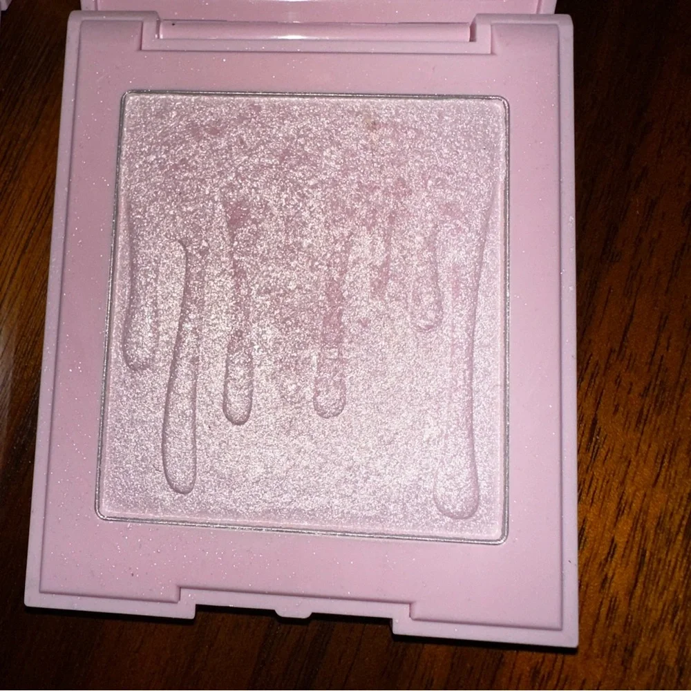 Kylie Cosmetics face powders - highlight and bronzer